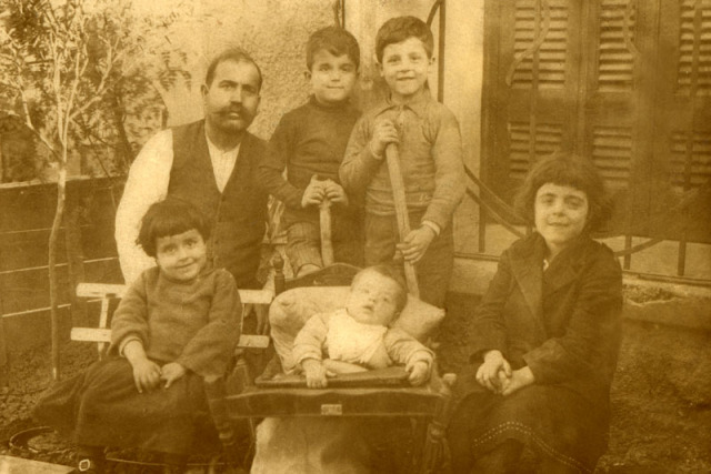 Giovanni Anconetani con sus hijos